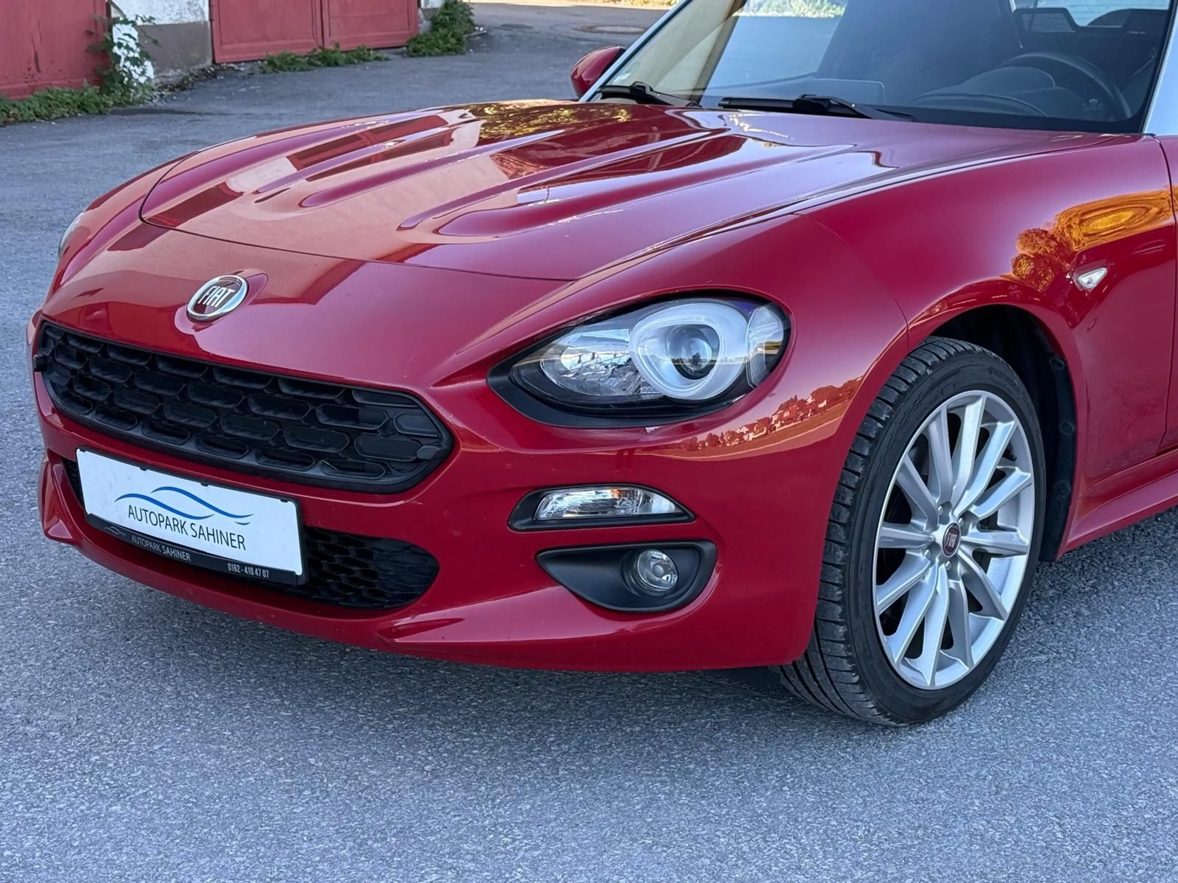 Fiat 124 Spider Lusso — photo 9