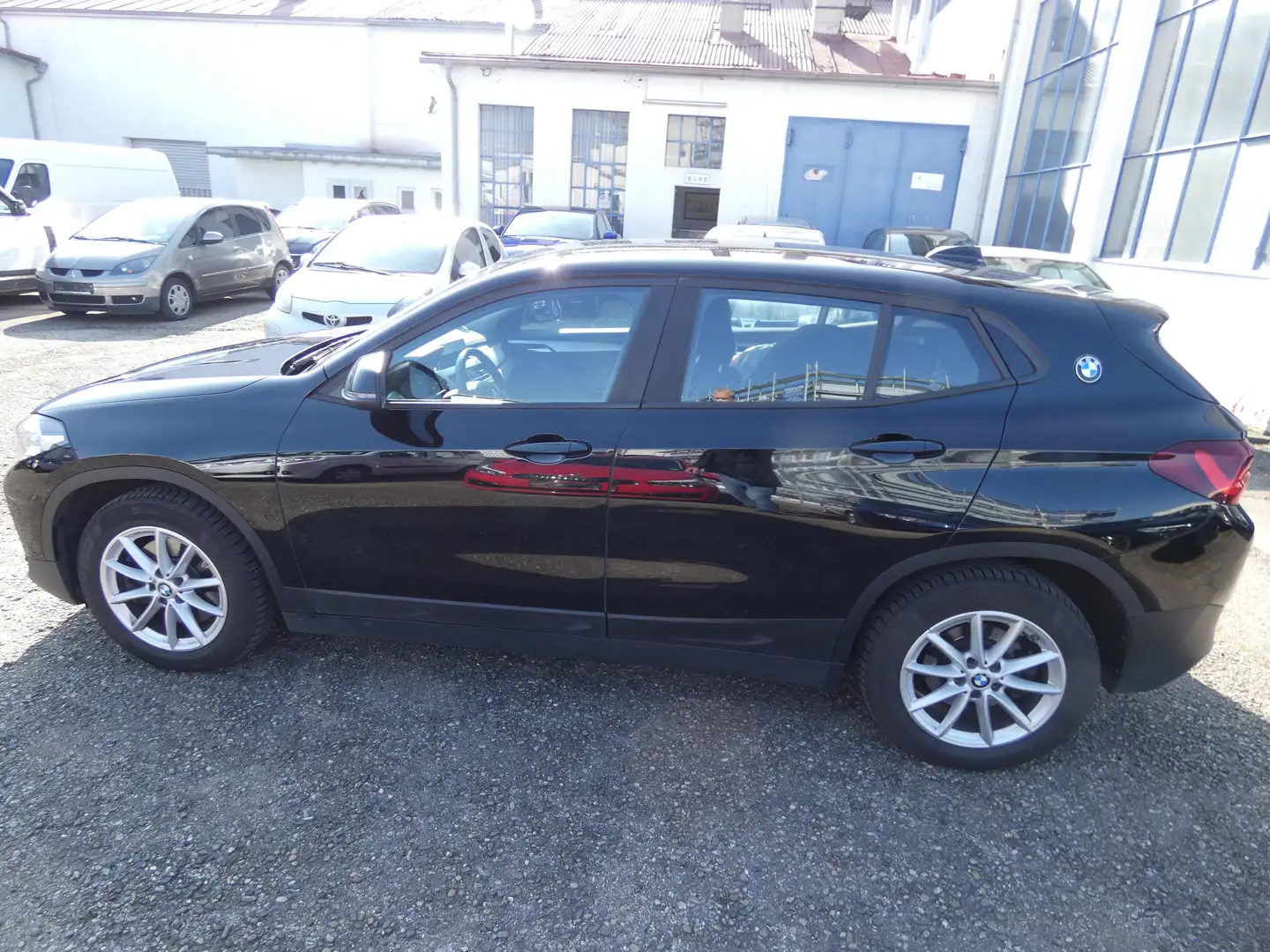 BMW X2 xDrive25d Aut. Advantage Schwarz - 2