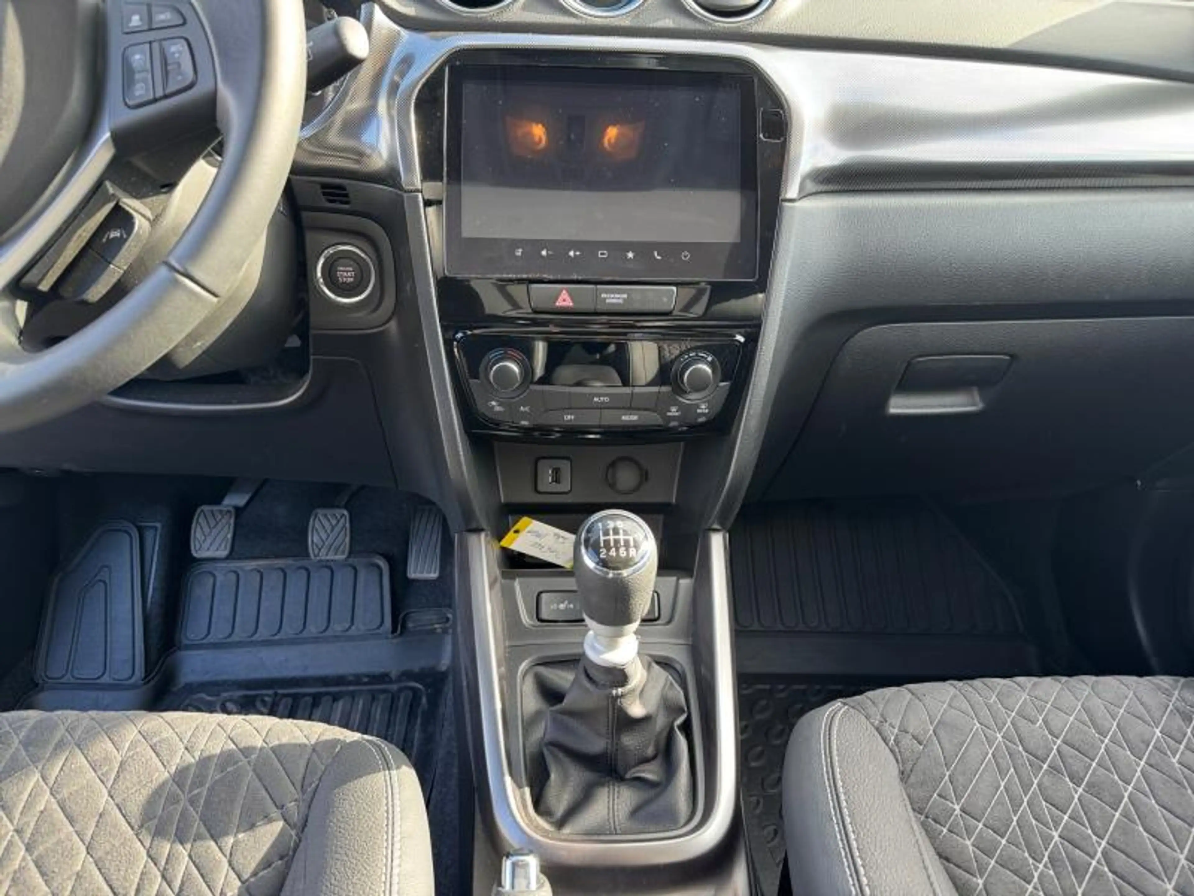 Suzuki Vitara GLX — photo 11