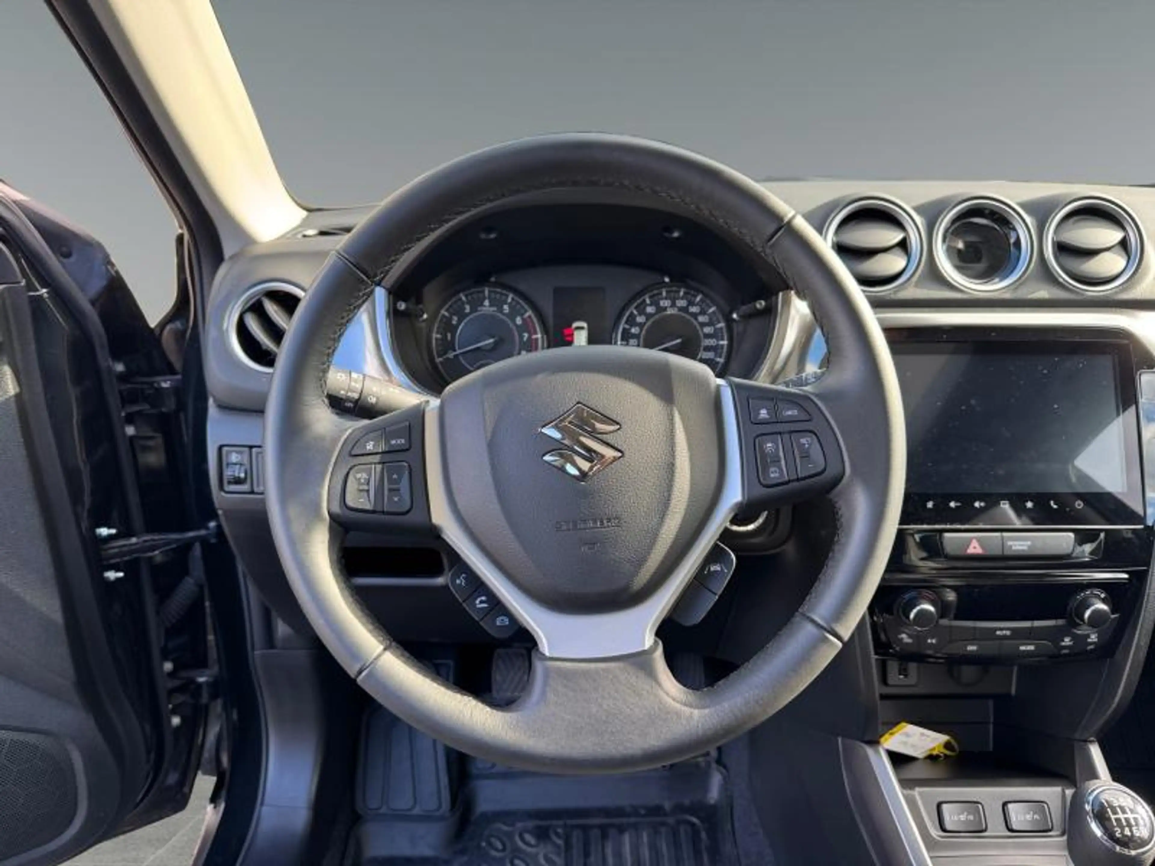 Suzuki Vitara GLX — photo 12