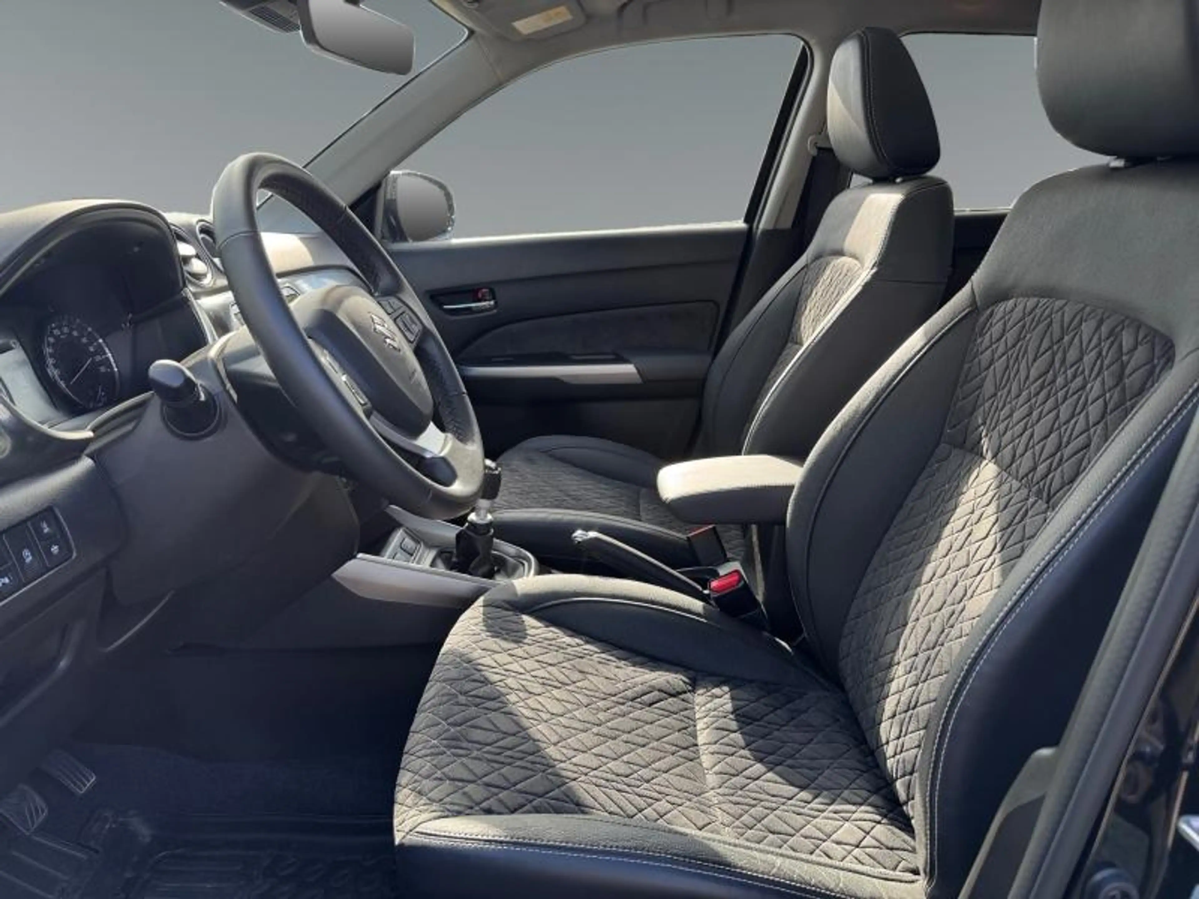 Suzuki Vitara GLX — photo 9