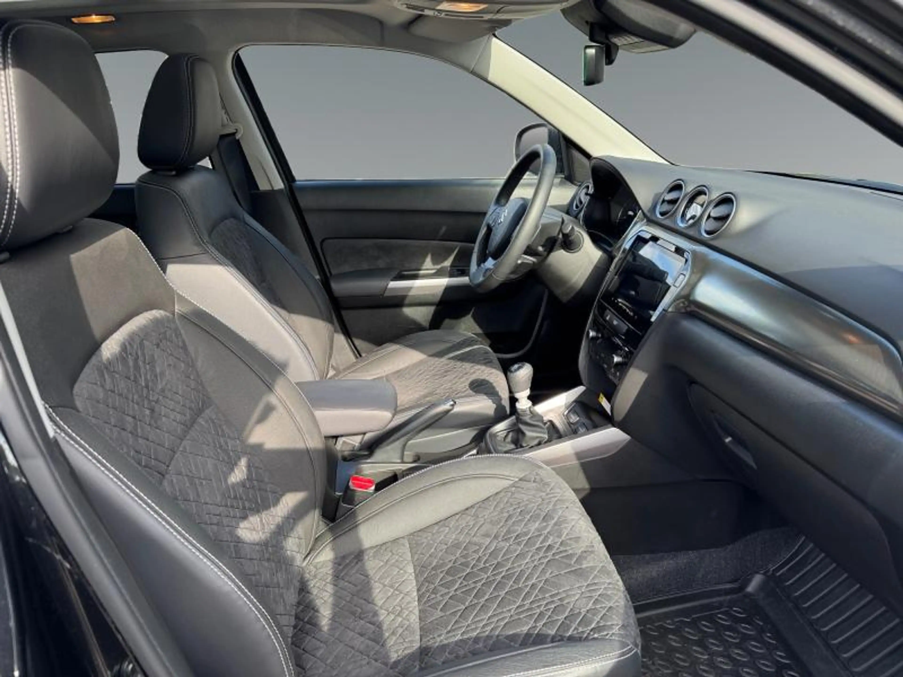 Suzuki Vitara GLX — photo 15