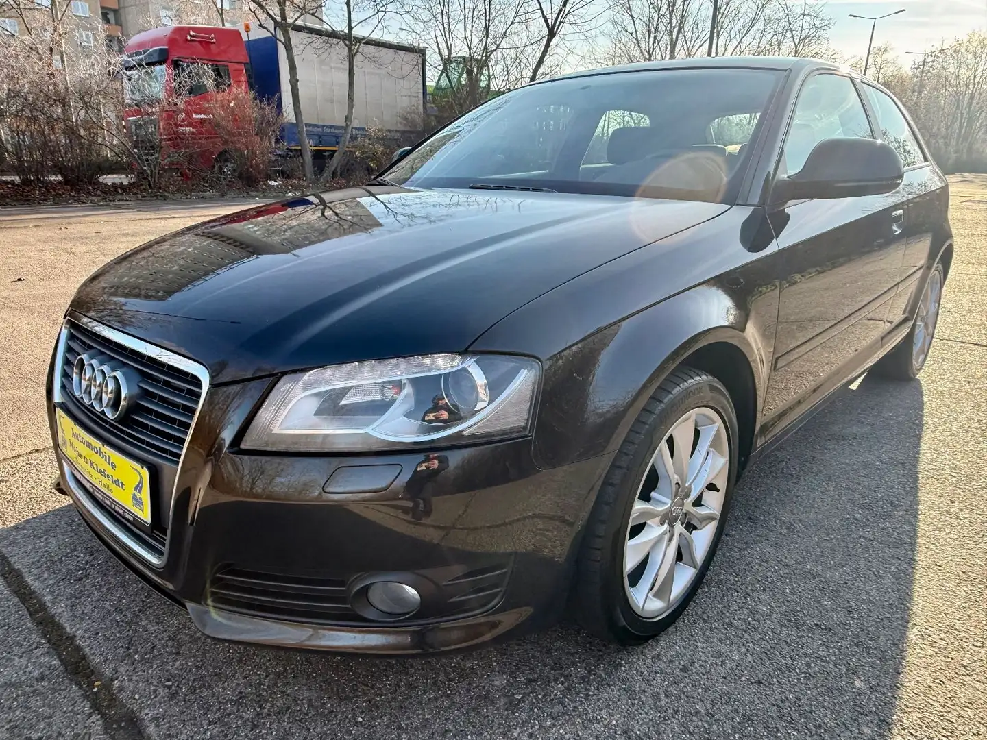 Audi A3 1.6 TDI S tronic*BiXENON*SHZ*TEMPOMAT*AMBI* Schwarz - 1