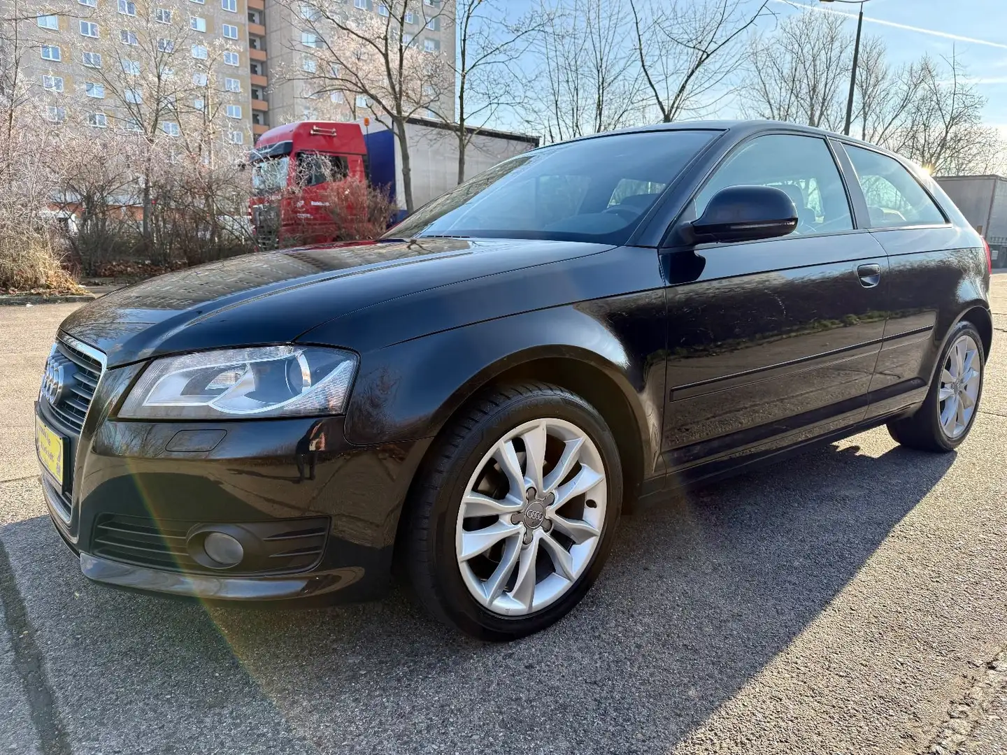 Audi A3 1.6 TDI S tronic*BiXENON*SHZ*TEMPOMAT*AMBI* Schwarz - 2