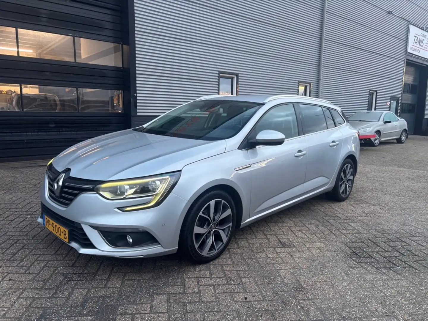 Renault Megane Estate 1.2 TCe Bose 3 MND GAR | APPLE CARPLAY | NA Grau - 1