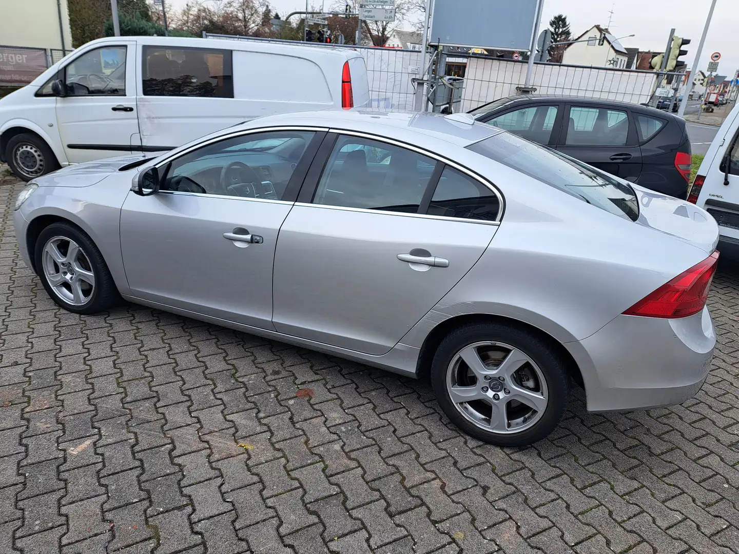 Volvo S60 Diesel * Klimaanlage - 6-Gang - Euro5 * Argent - 2