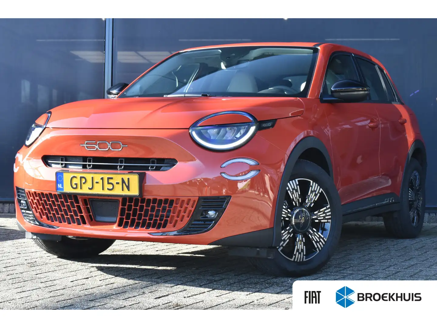 Fiat 600e Urban 54 kWh | Draadloos Apple Carplay & Android A Oranje - 1