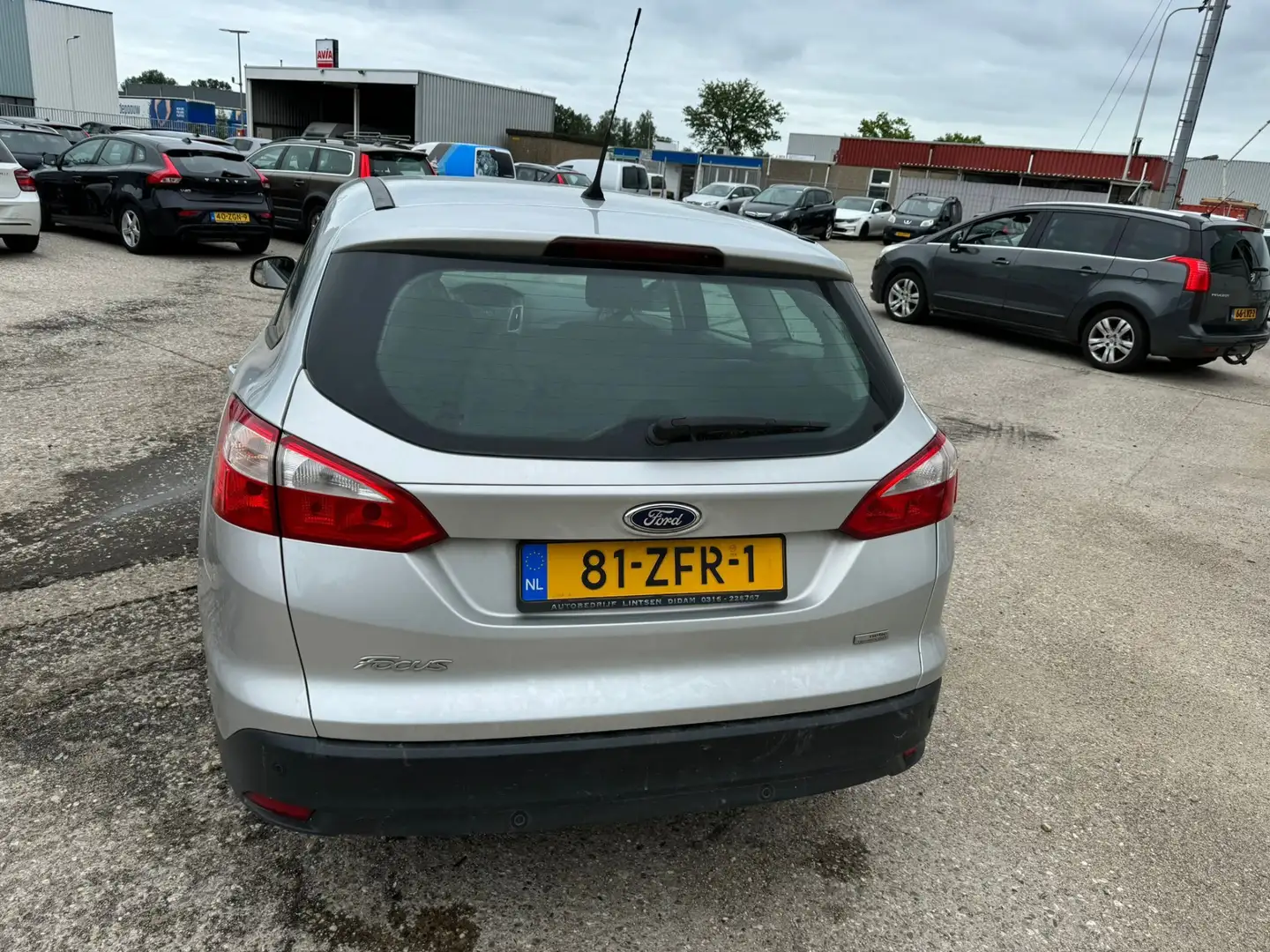 Ford Focus Wagon 1.6 TDCI ECOnetic Lease Trend Grijs - 2