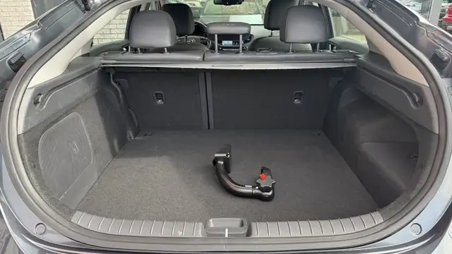 Hyundai IONIQ view 13