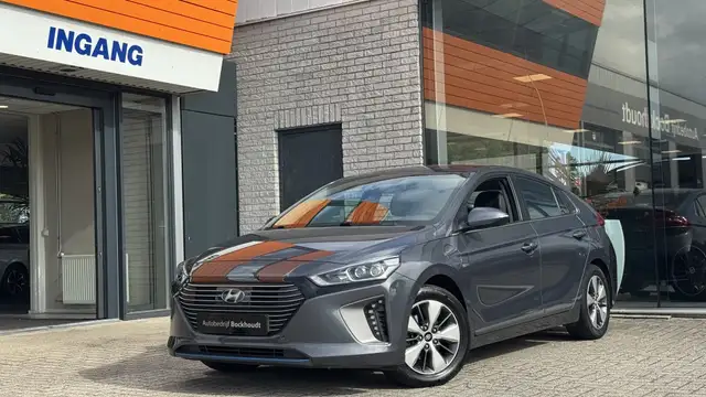 Hyundai IONIQ view 3