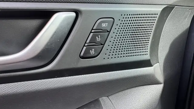 Hyundai IONIQ view 21