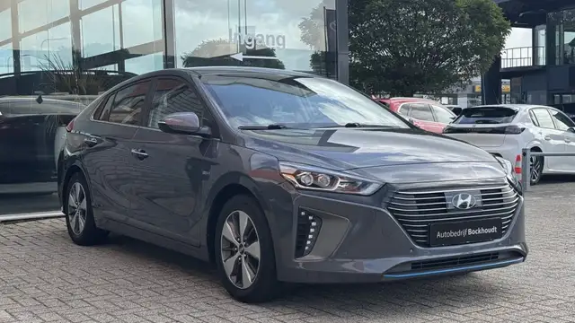 Hyundai IONIQ view 4