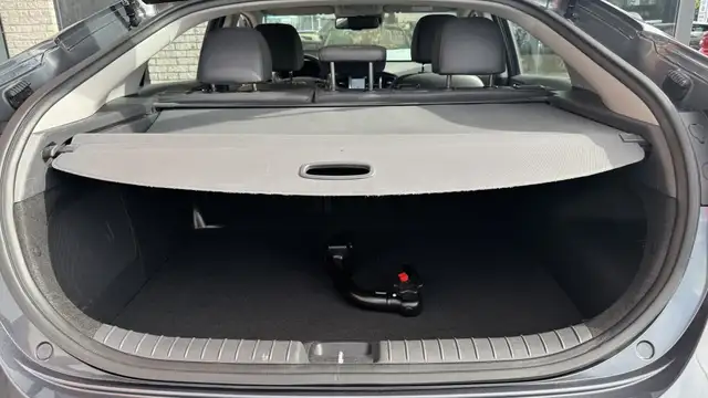 Hyundai IONIQ view 12
