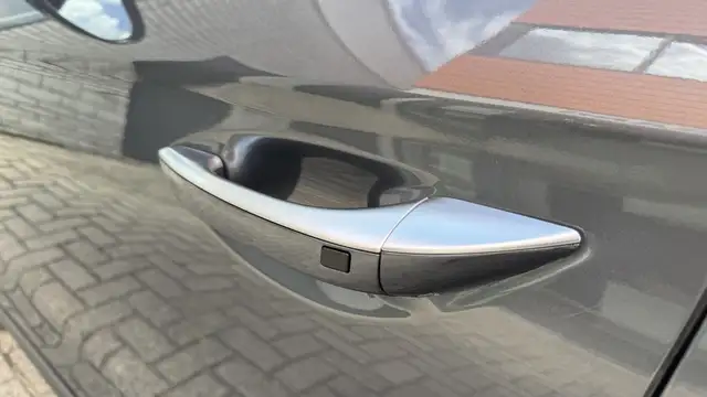 Hyundai IONIQ view 29