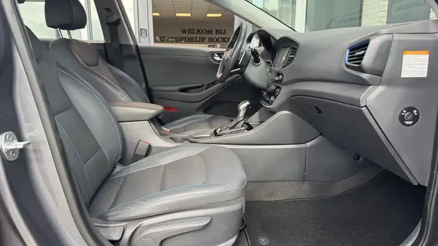 Hyundai IONIQ view 16