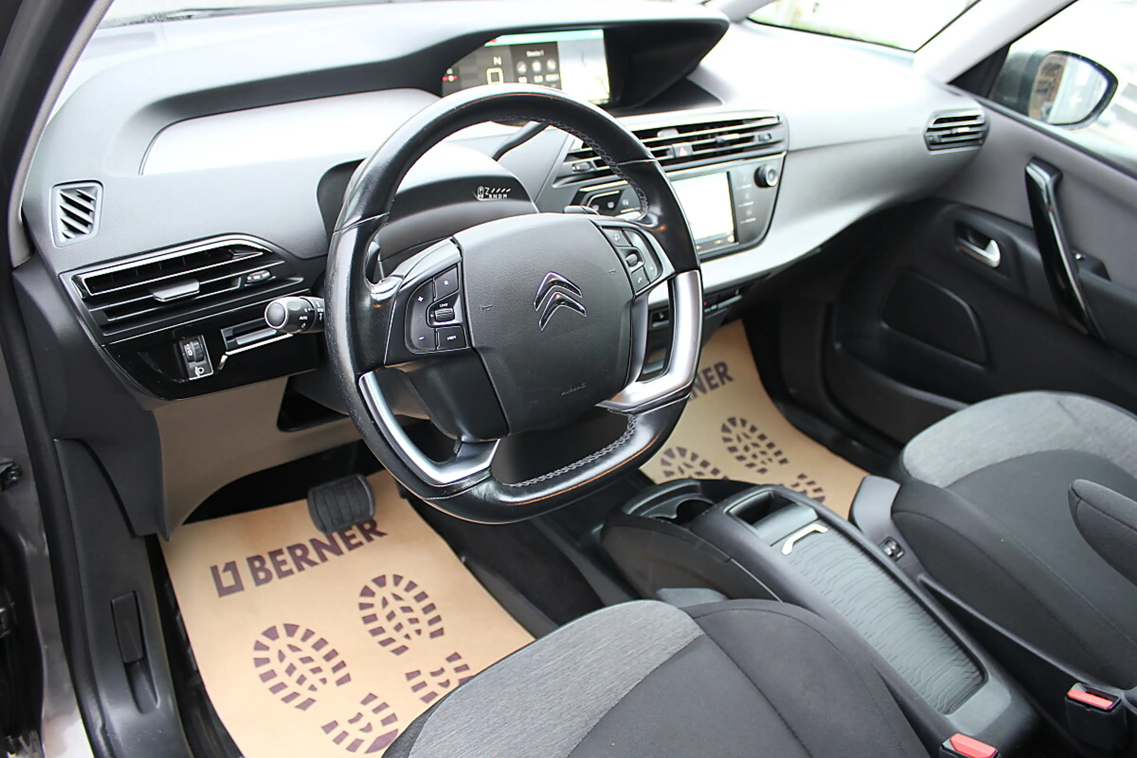 Citroen C4 Picasso — photo 9