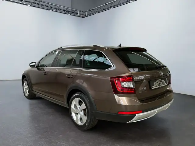 Skoda Octavia view 4