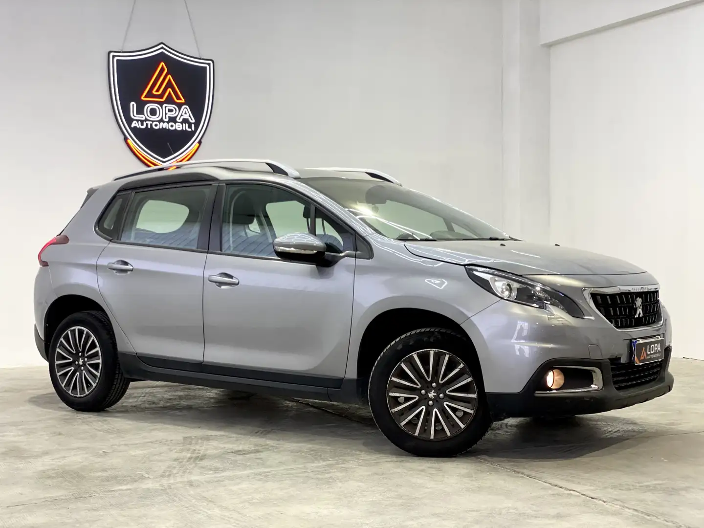 Peugeot 2008 2008 1.2 puretech Style s Grijs - 2