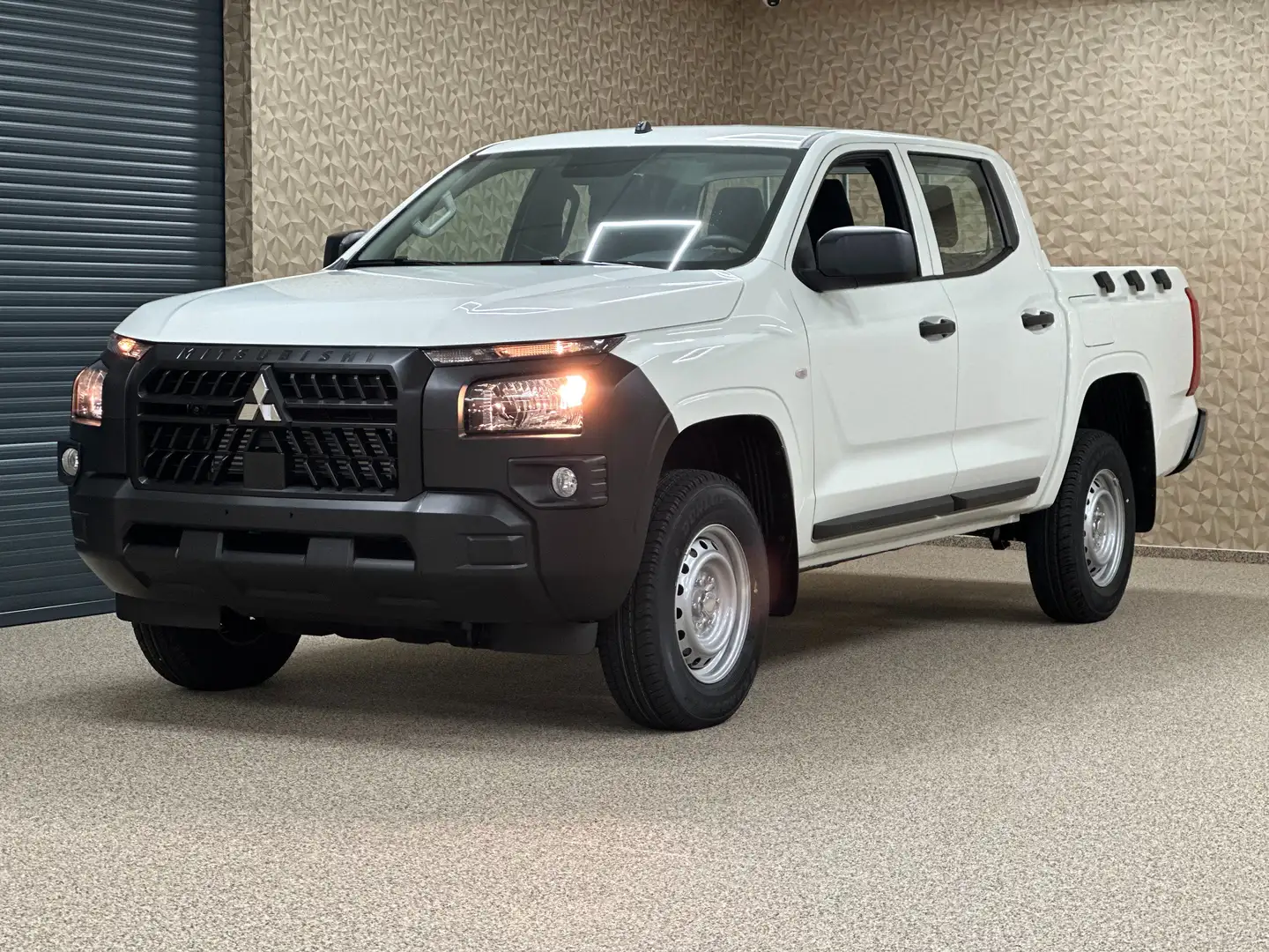 Mitsubishi L200 L200 2.4 4x4 GL MT 2025 EXPORT OUT EU Blanc - 1