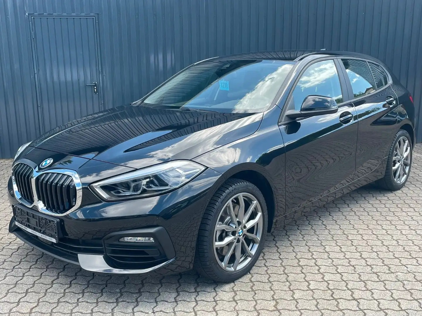 BMW 120 i Autom. 5-Türer/ Lenkradheiz/HiFi/18"M-Räder Schwarz - 2