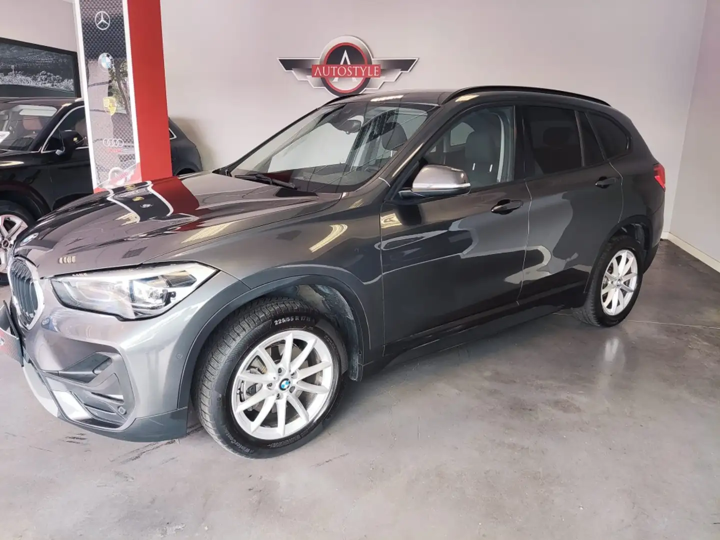 BMW X1 sDrive 18dA (4.75) Gris - 2