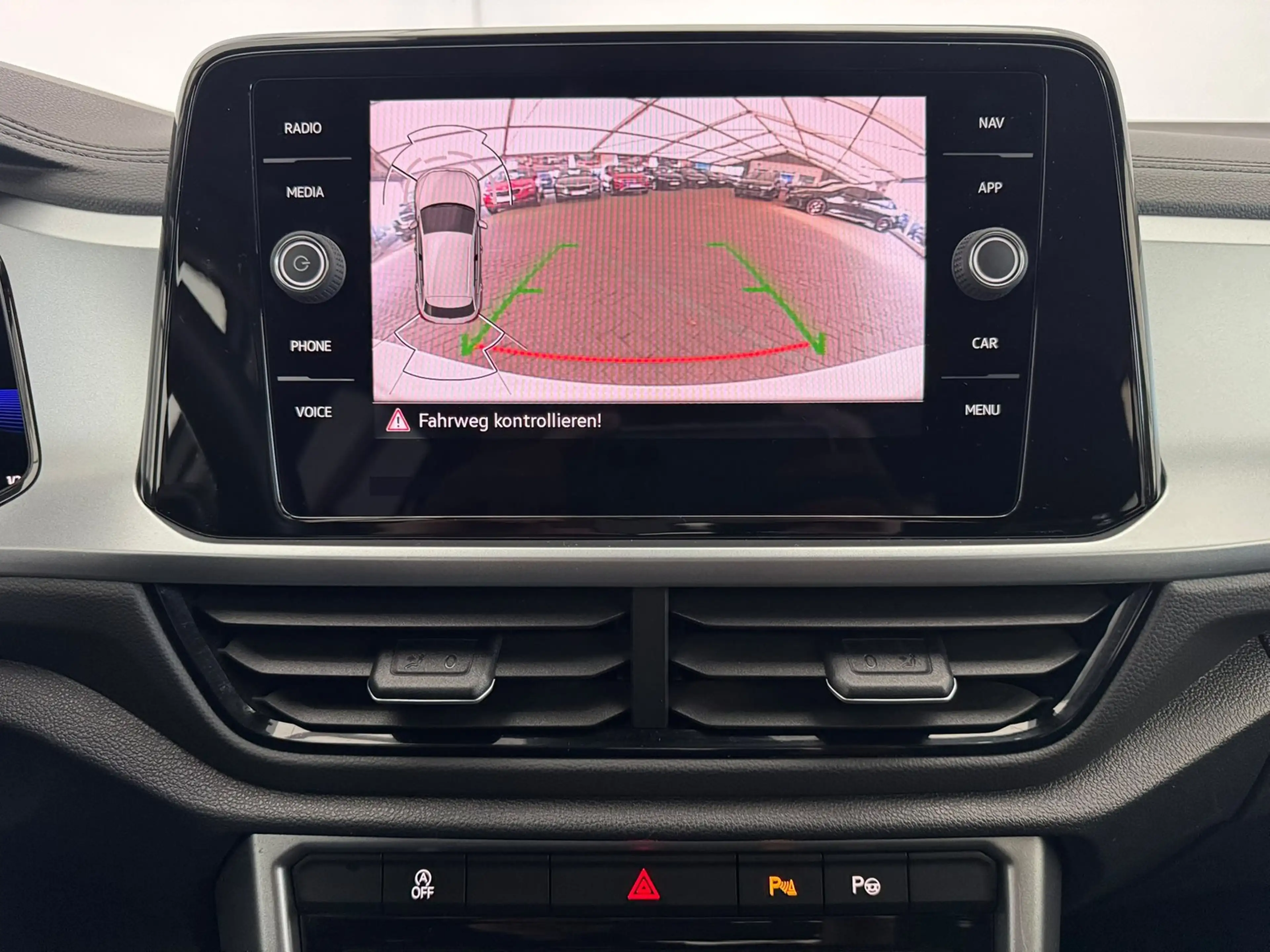Volkswagen T-Roc Life 2.0TDI+KAMERA+ACC+SIDE+APP+MFL-BEHEIZBAR — photo 4