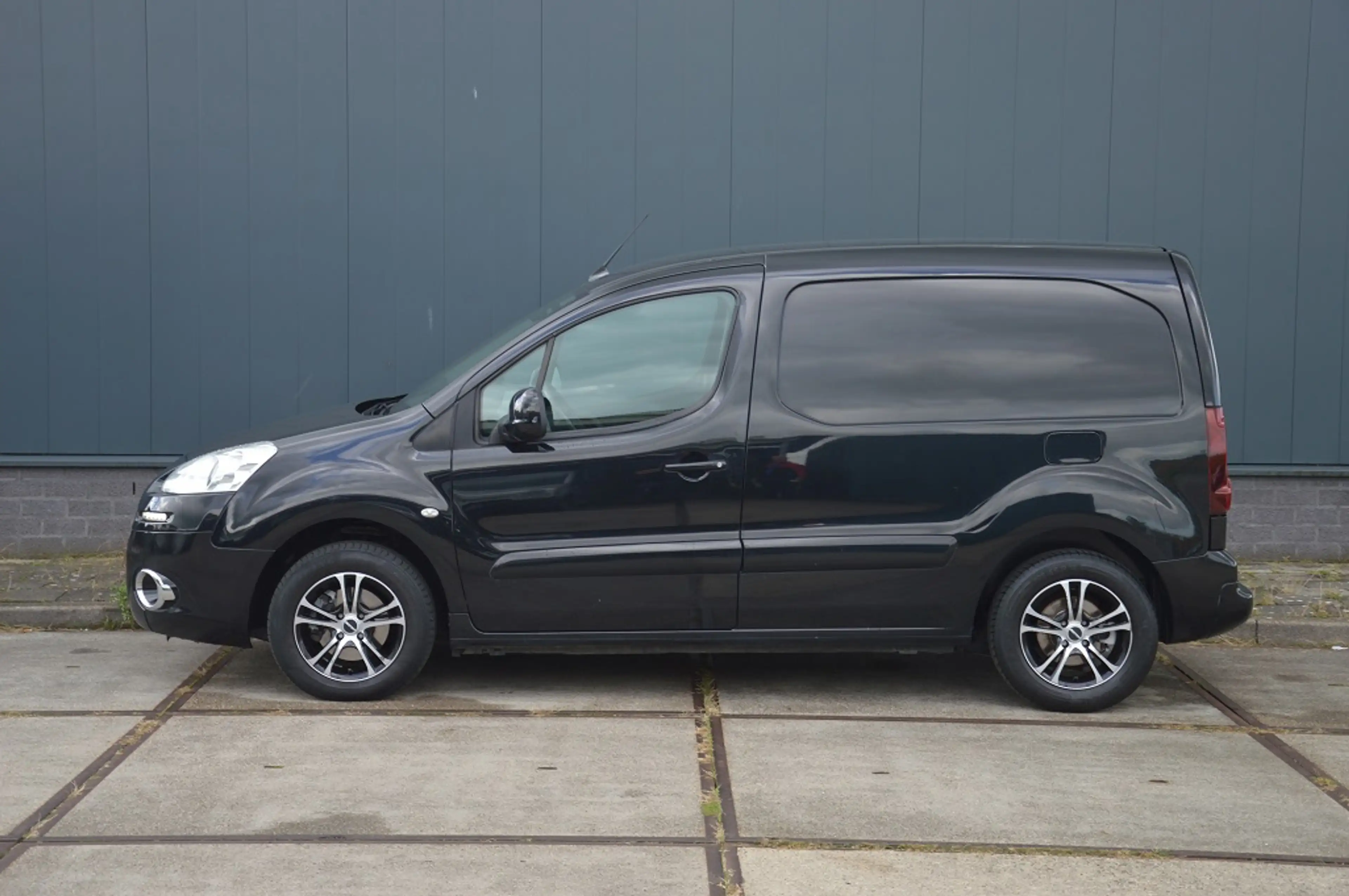 Peugeot Partner 120 1.6 e-HDI L1 90PK Euro 5 Navteq Airco 3 Zits S — photo 10