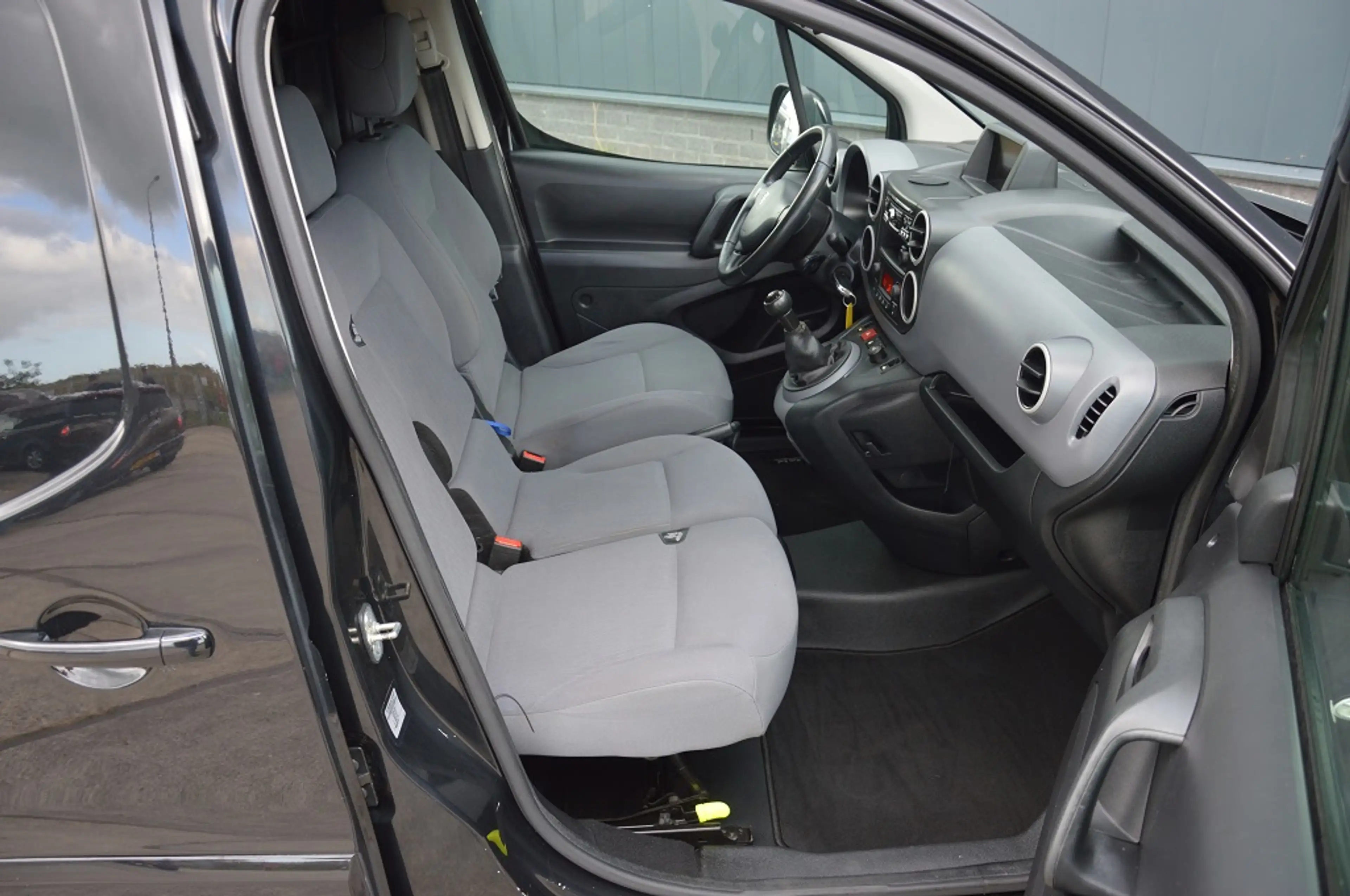 Peugeot Partner 120 1.6 e-HDI L1 90PK Euro 5 Navteq Airco 3 Zits S — photo 6