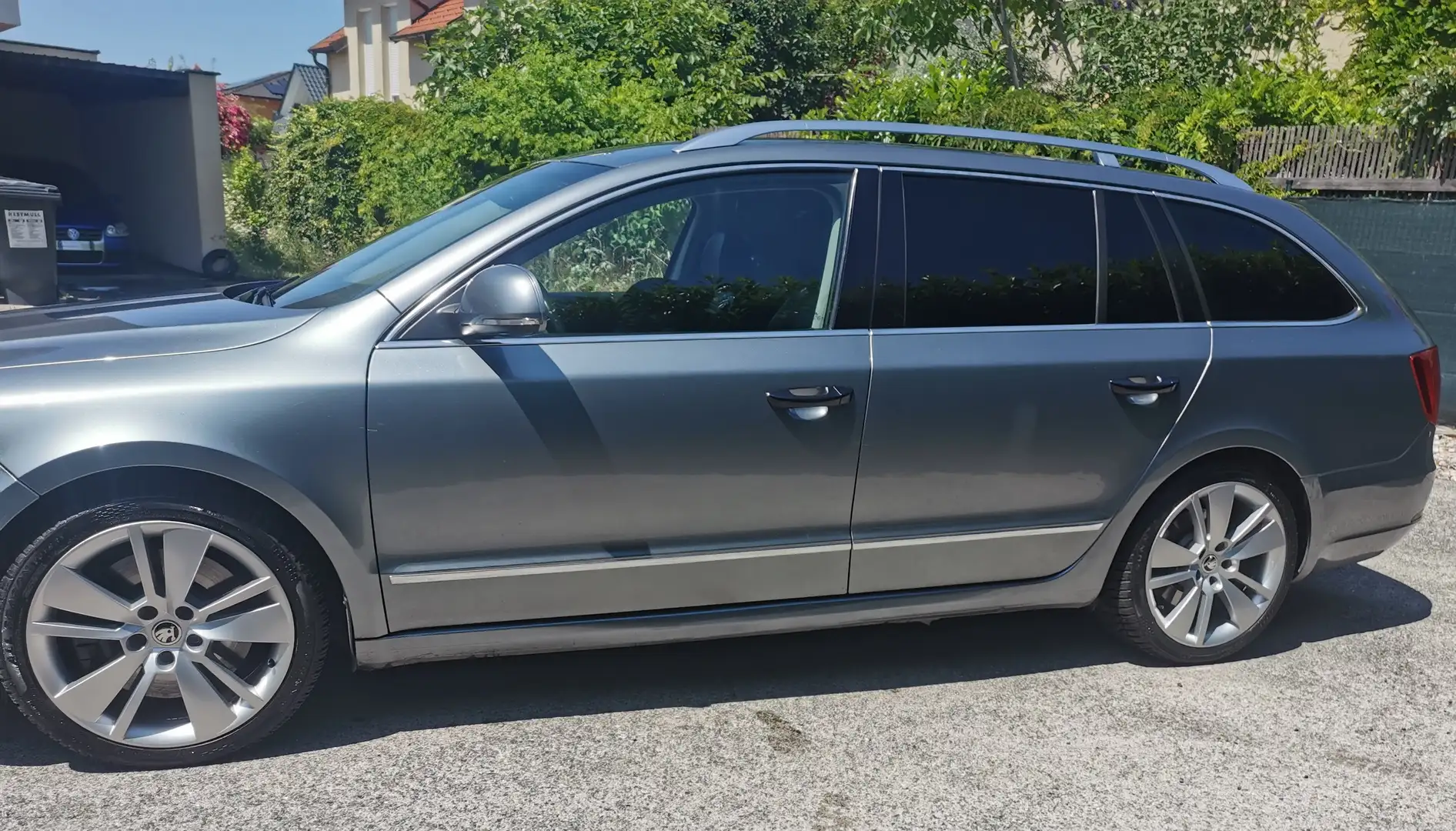 Skoda Superb Superb Combi 4x4 Ambition 3,6 V6 FSI DSG Ambition Серебристый - 2