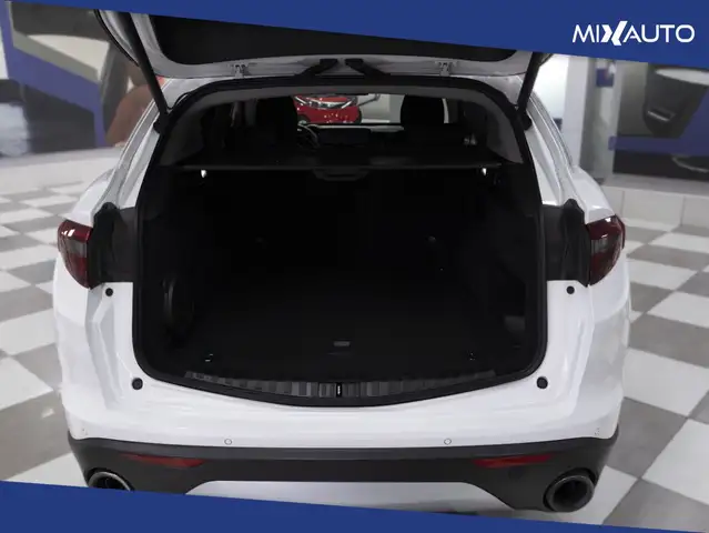Alfa Romeo Stelvio view 7