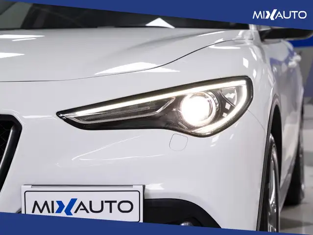 Alfa Romeo Stelvio view 10
