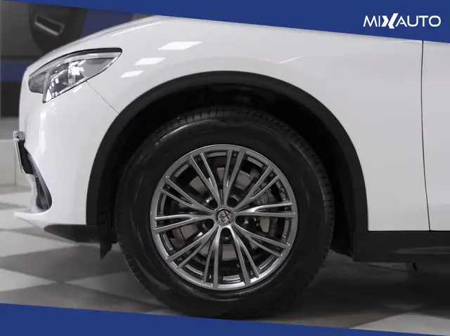 Alfa Romeo Stelvio view 8