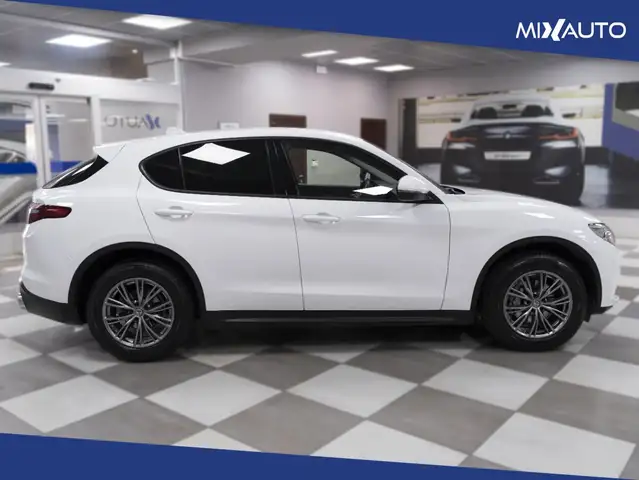 Alfa Romeo Stelvio view 6