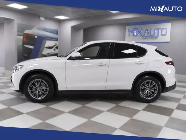 Alfa Romeo Stelvio view 3
