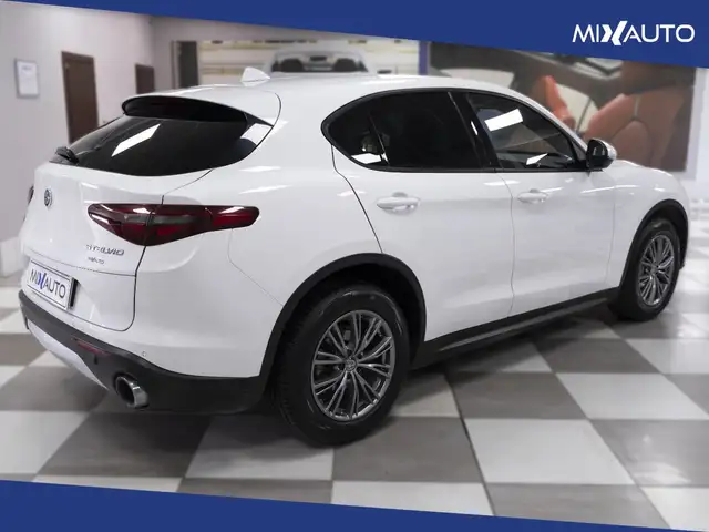 Alfa Romeo Stelvio view 5