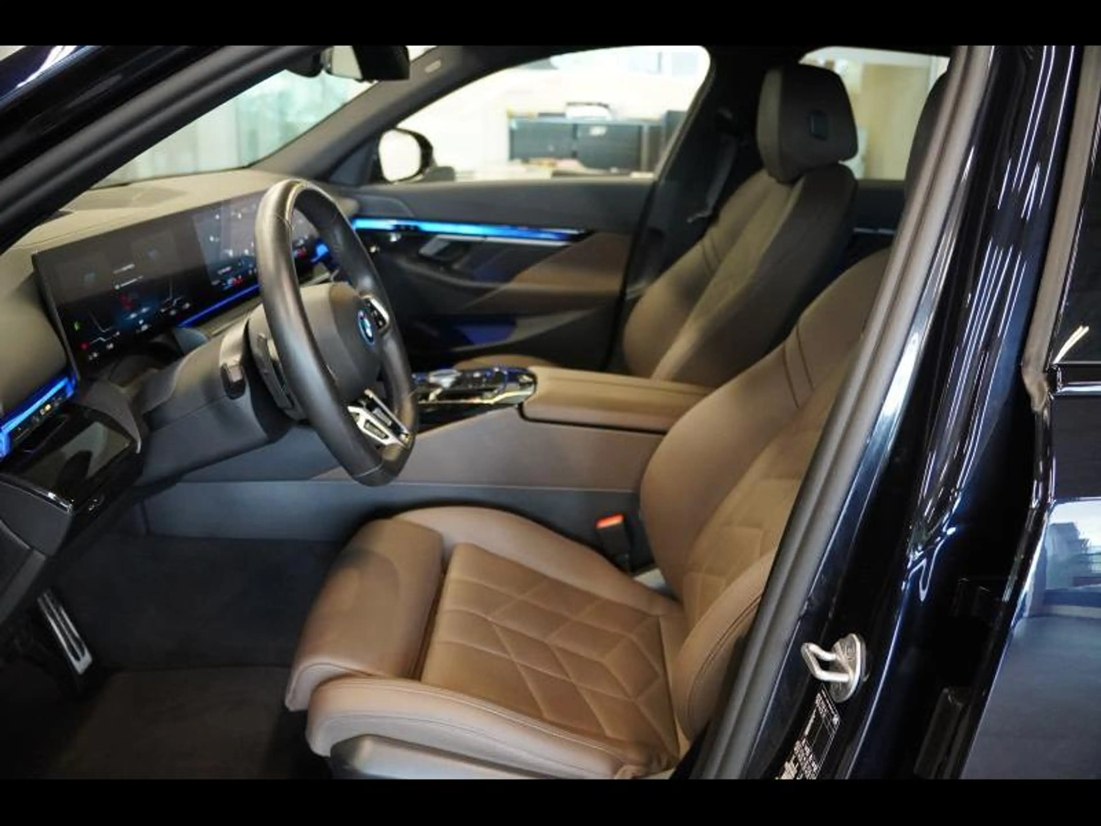 BMW i5 MPACK DRIVE ASSIST PLUS TREKHAAK 360 CAMERA — photo 9