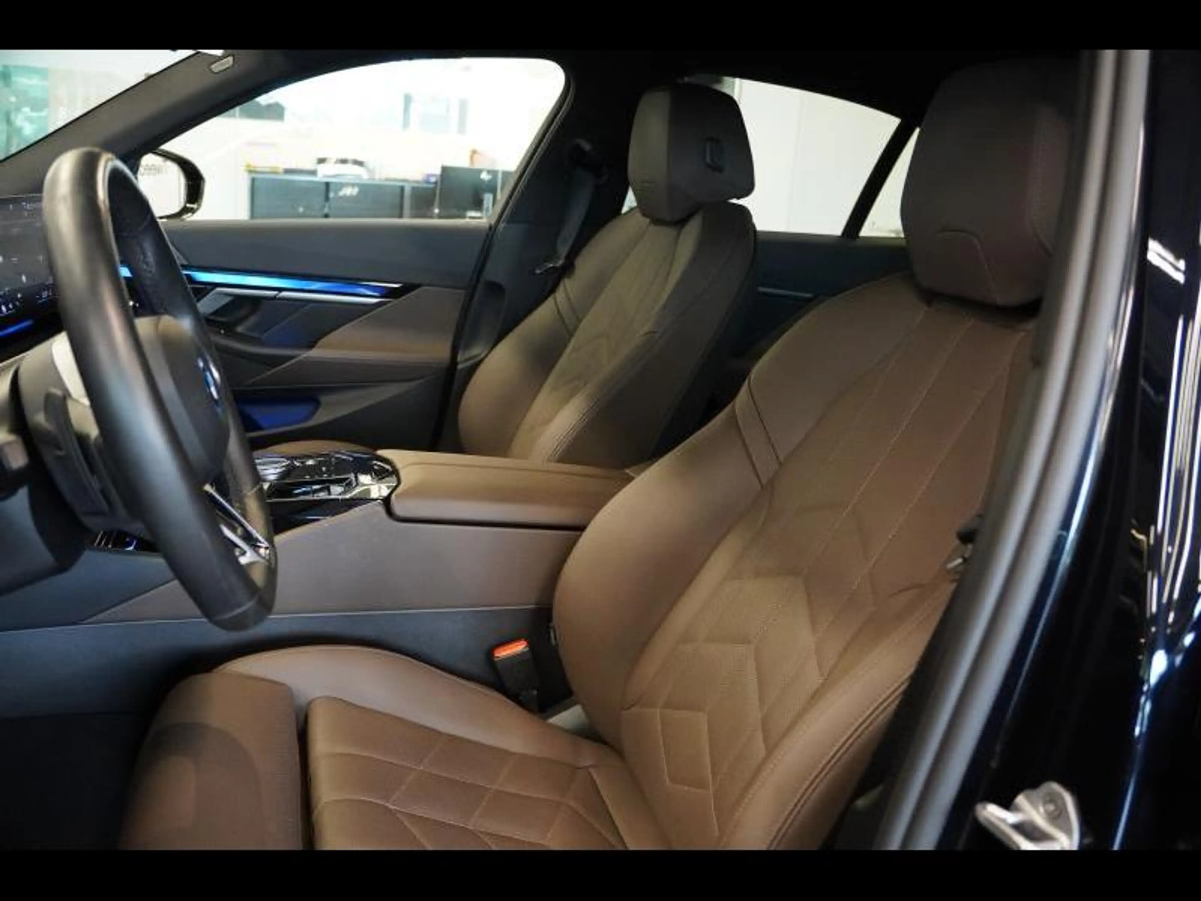 BMW i5 MPACK DRIVE ASSIST PLUS TREKHAAK 360 CAMERA — photo 10