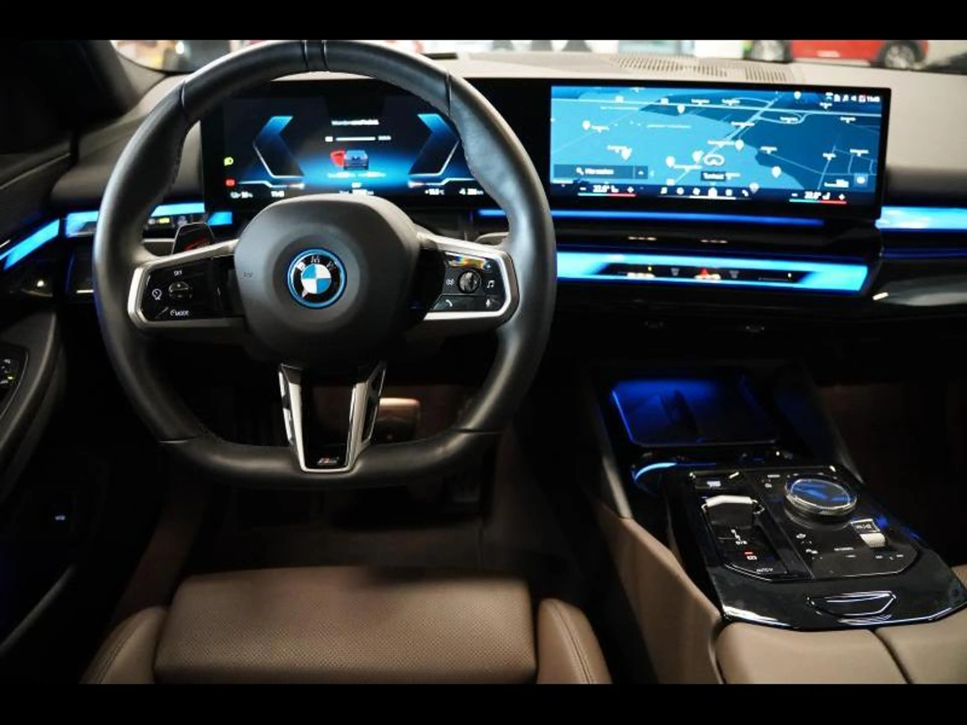 BMW i5 MPACK DRIVE ASSIST PLUS TREKHAAK 360 CAMERA — photo 12