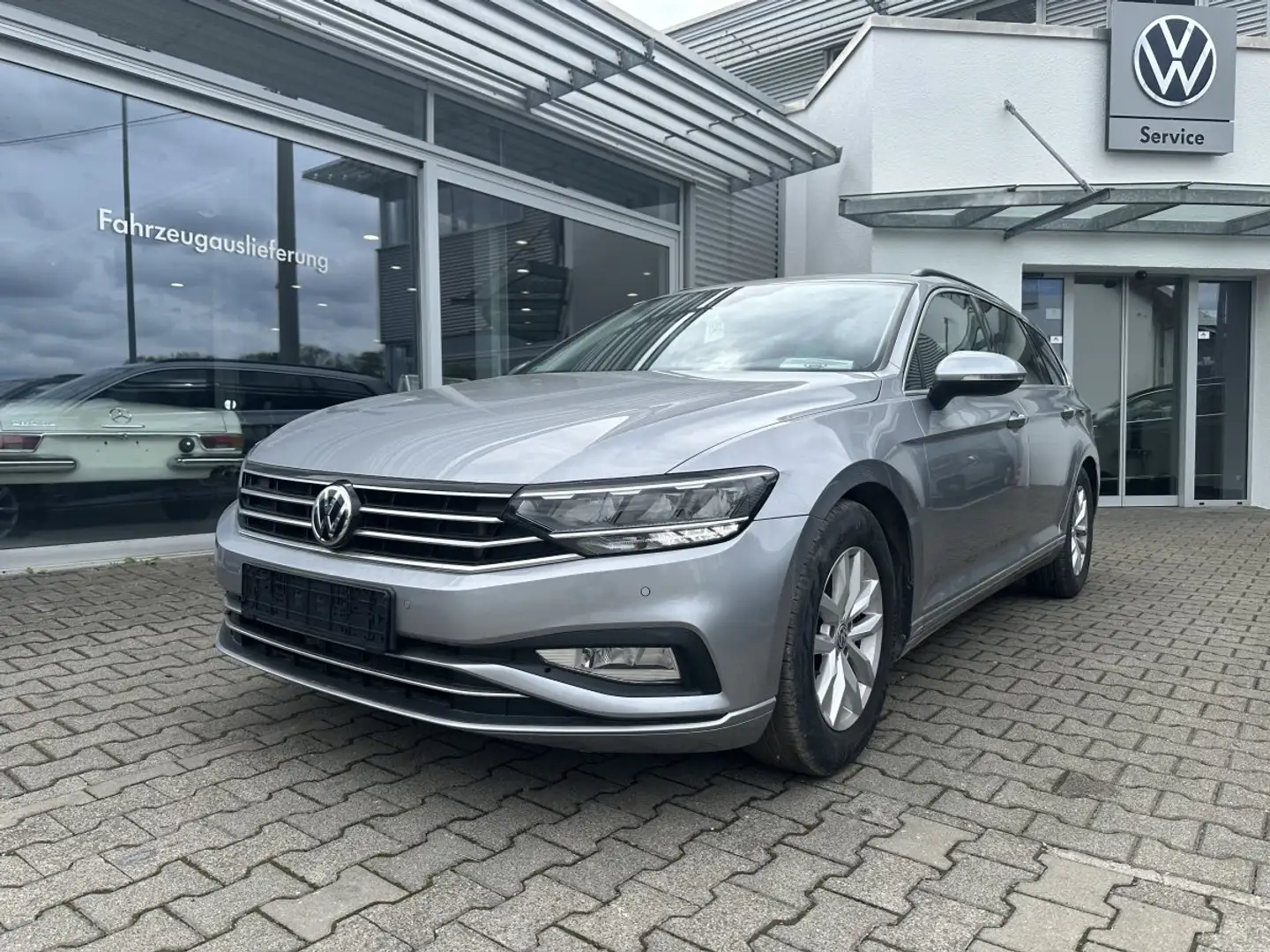 Volkswagen Passat Variant 2.0TDI COMFORT*LED*AHK*NAVI*KAMERA Argent - 1