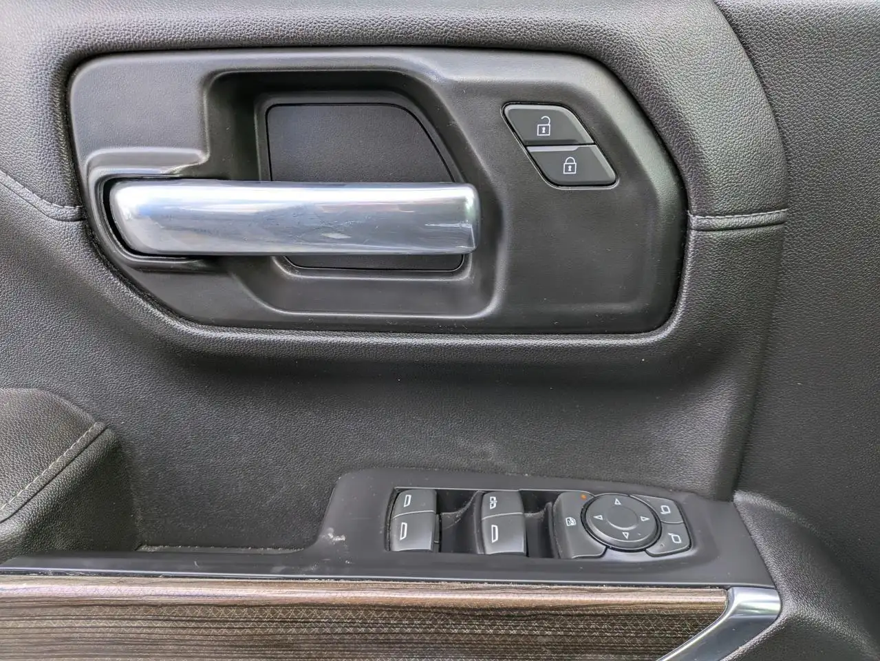 Chevrolet Silverado 1500 снимка Chevrolet Silverado 1500