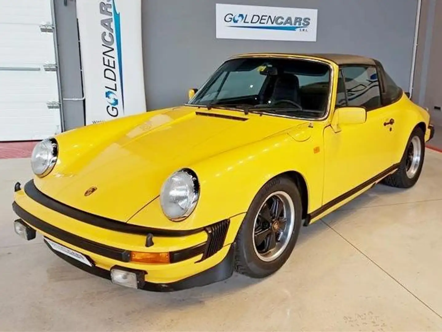 Porsche 911 Carrera 3.0 Targa Jaune - 1