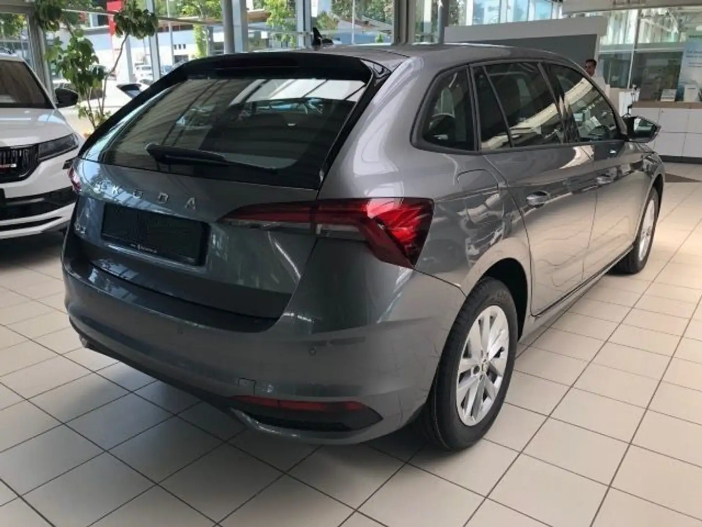 Skoda Scala 1.0 TSi DSG  Selection PDC SHZ Climatr App Grau - 2