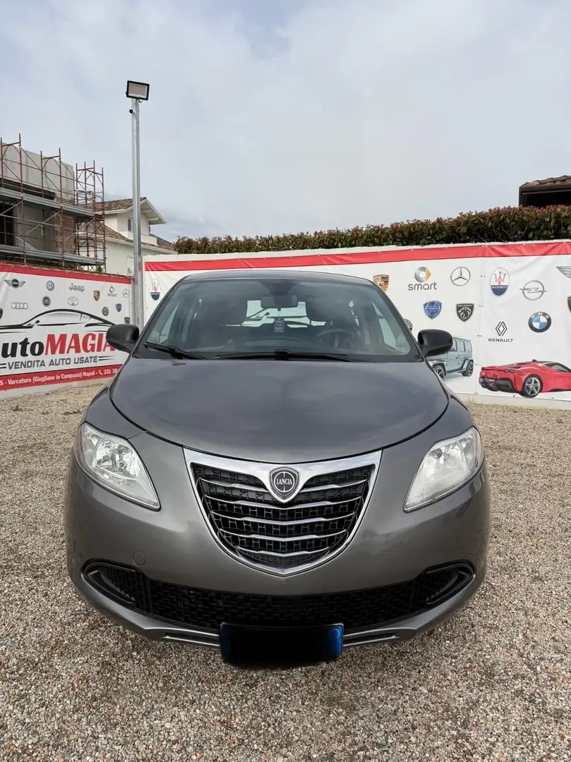 Lancia Ypsilon 0.9 TwinAir 85 CV 5 porte Metano Ecochic Gold Gris - 1