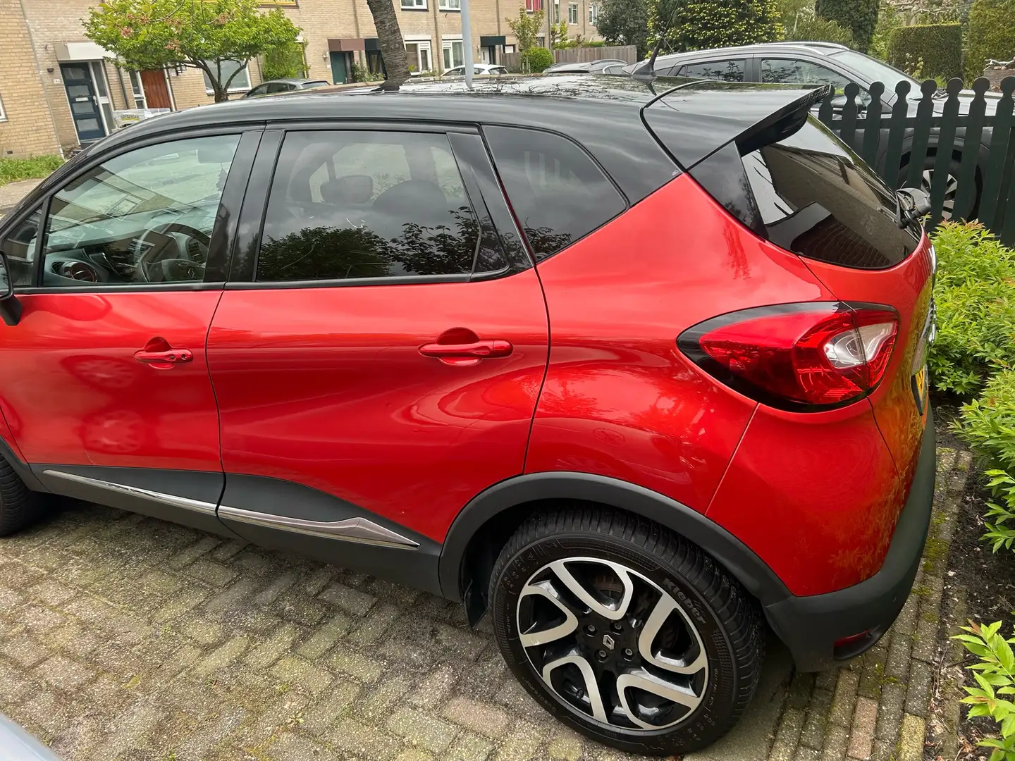 Renault Captur 1.2 TCe Helly Hansen Rood - 1