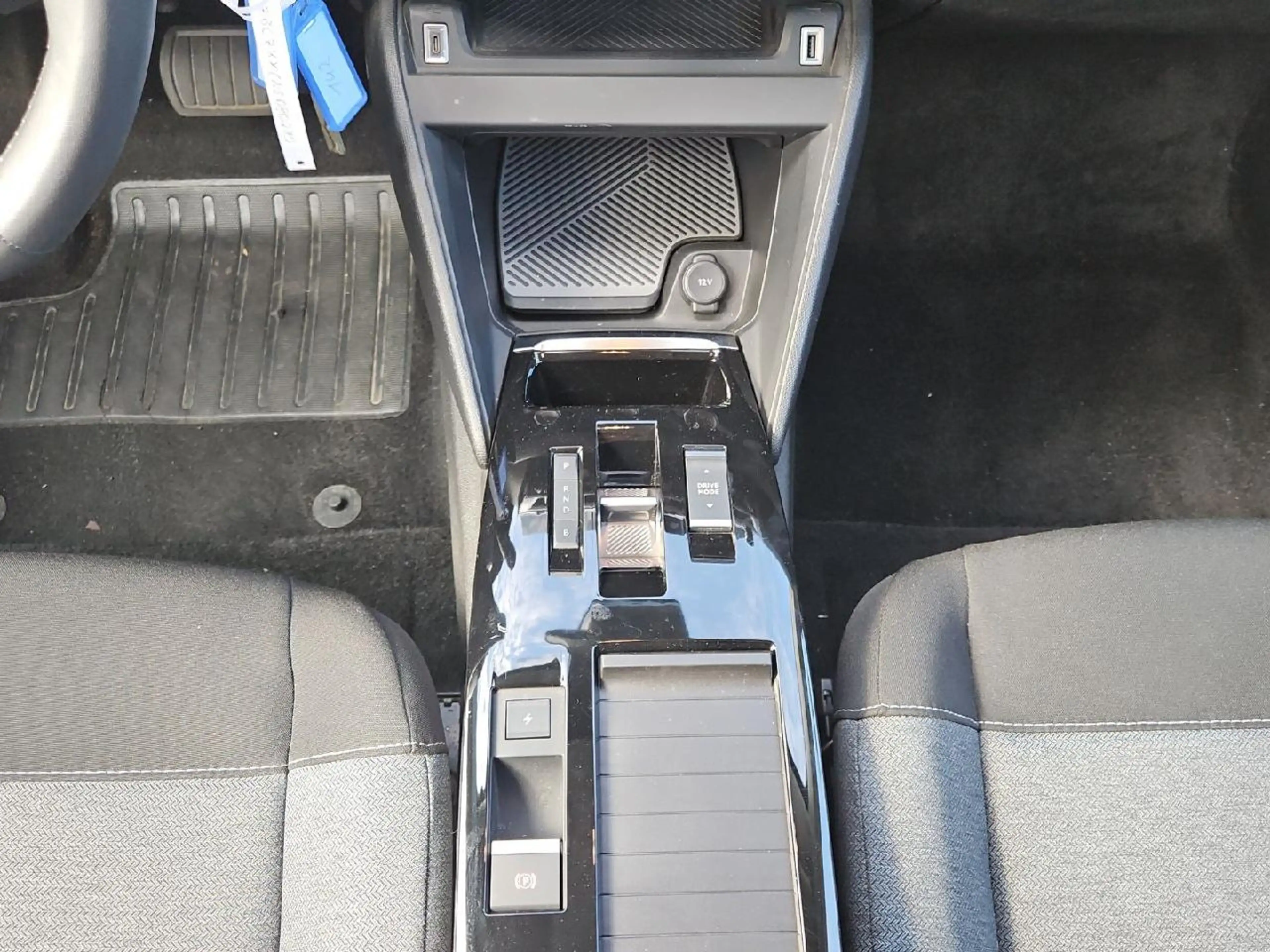 Citroen E-C4 Electric ë- Feel — photo 15
