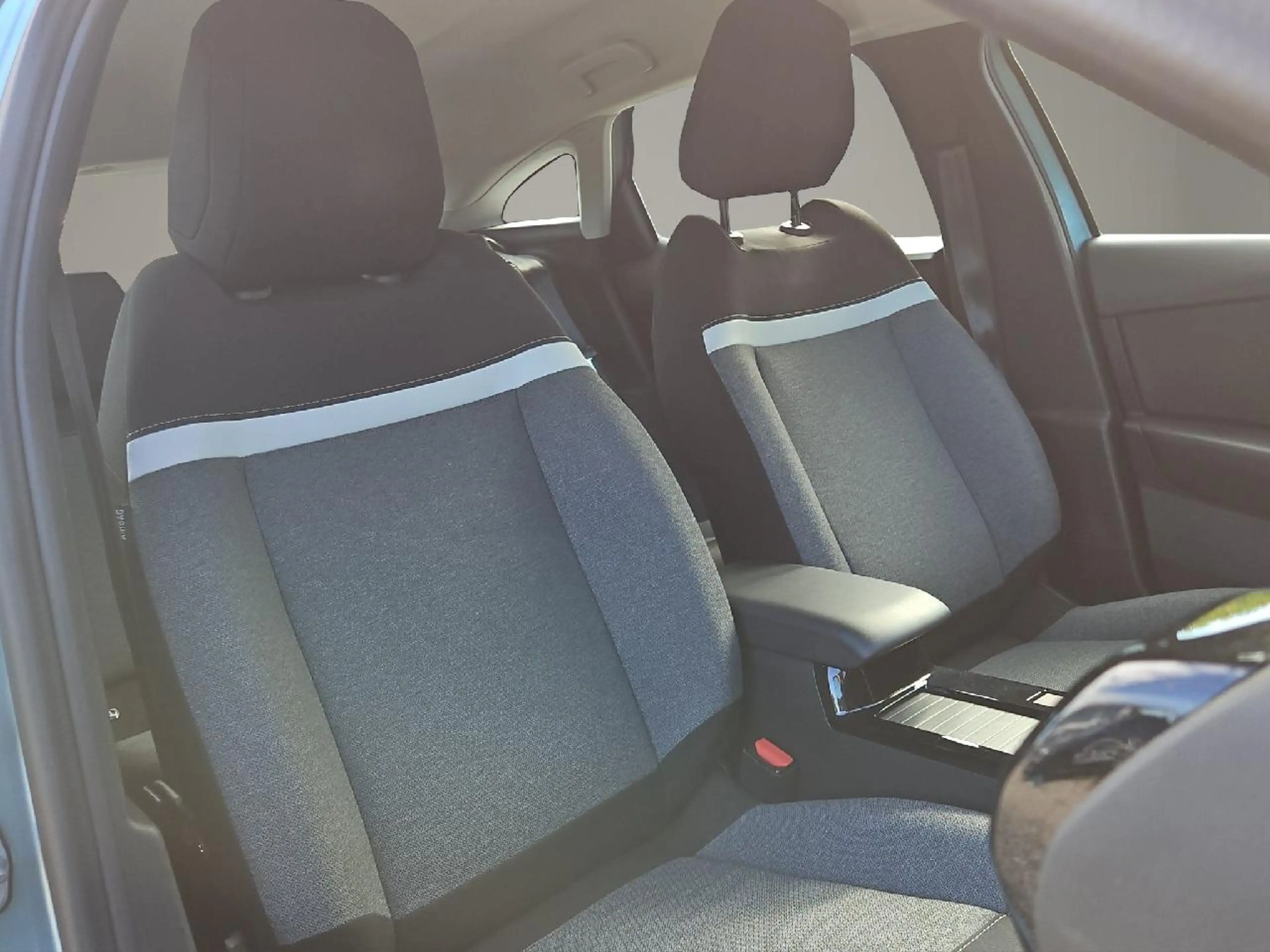 Citroen E-C4 Electric ë- Feel — photo 18