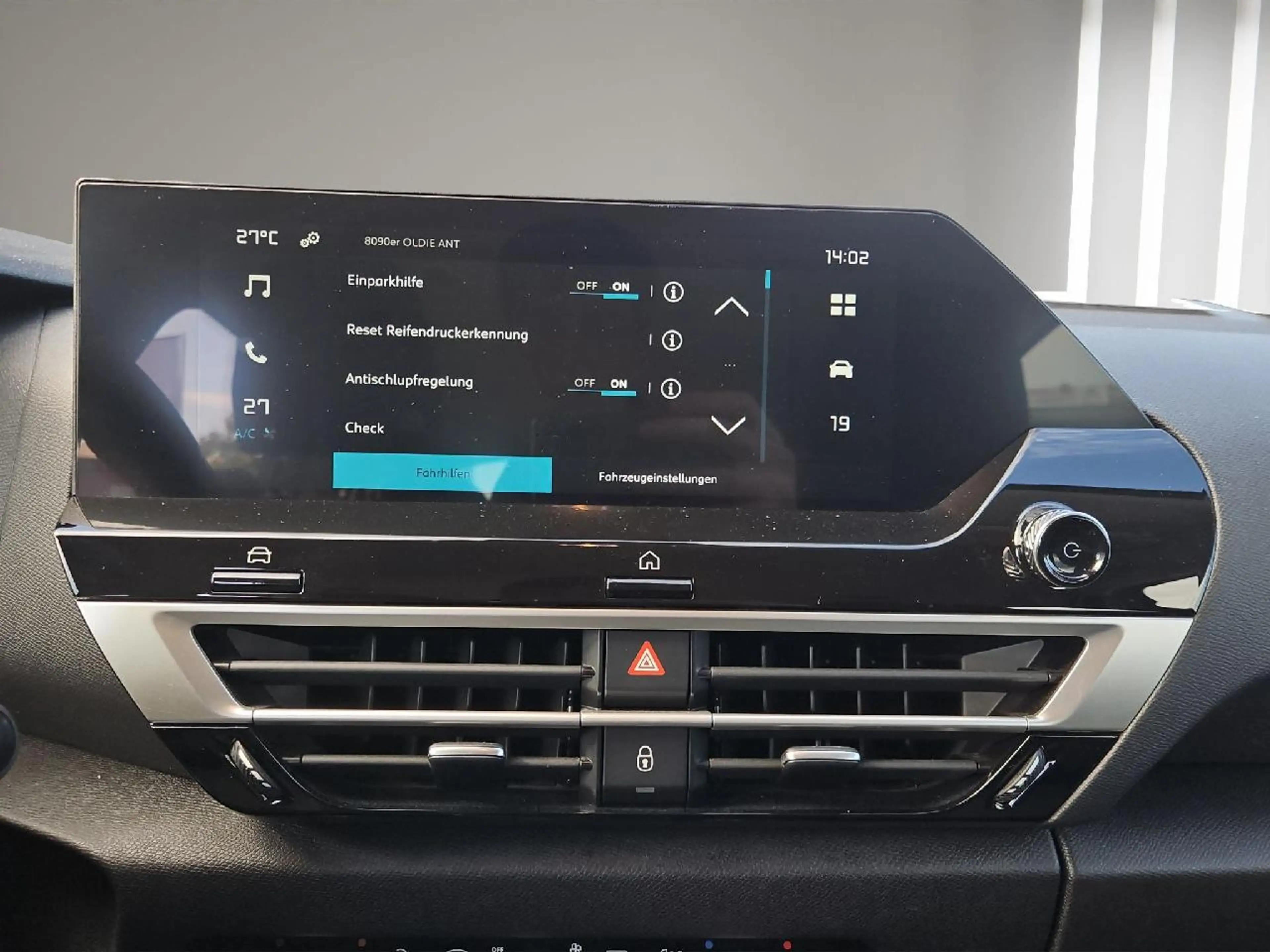 Citroen E-C4 Electric ë- Feel — photo 16