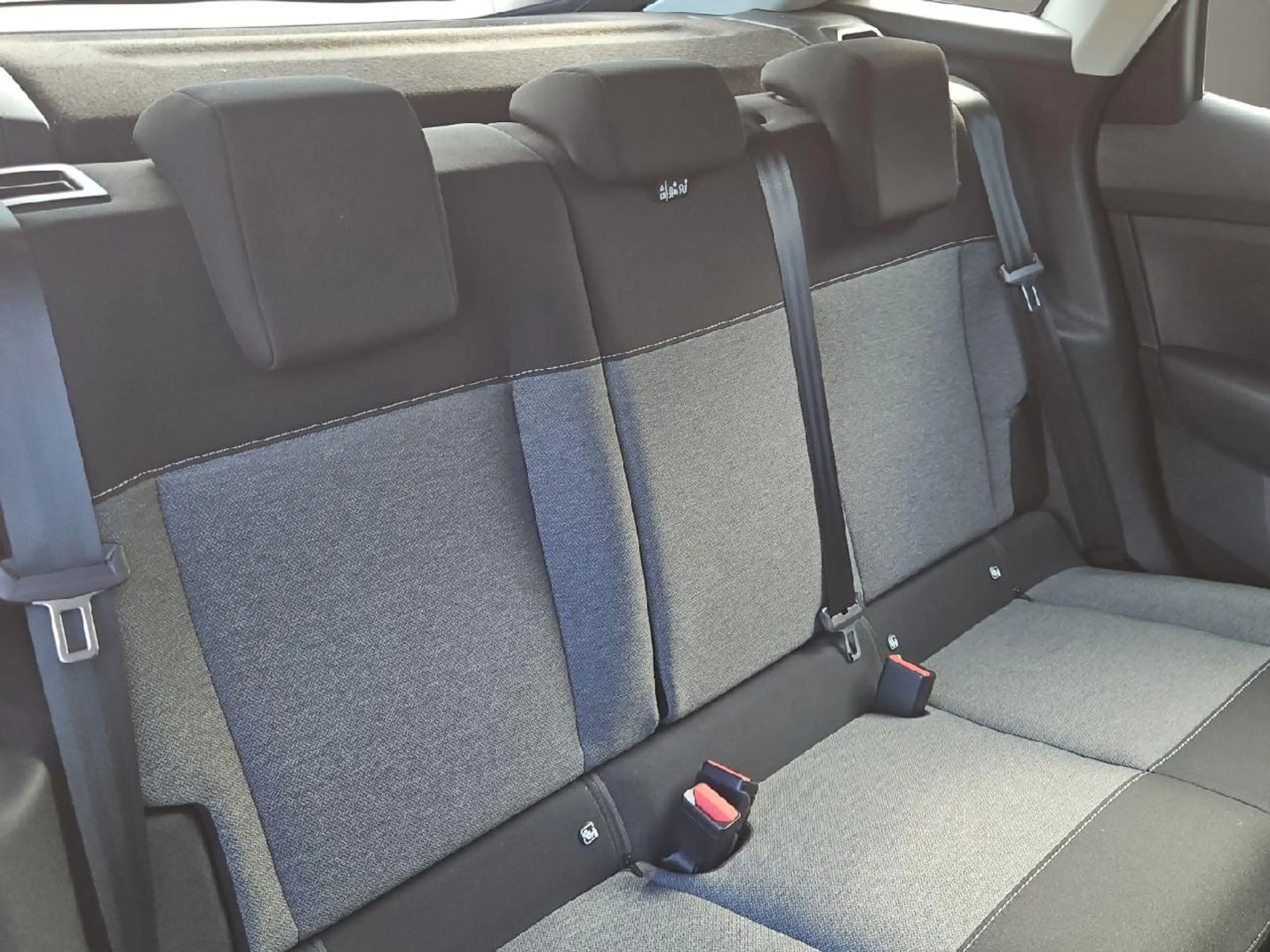 Citroen E-C4 Electric ë- Feel — photo 19