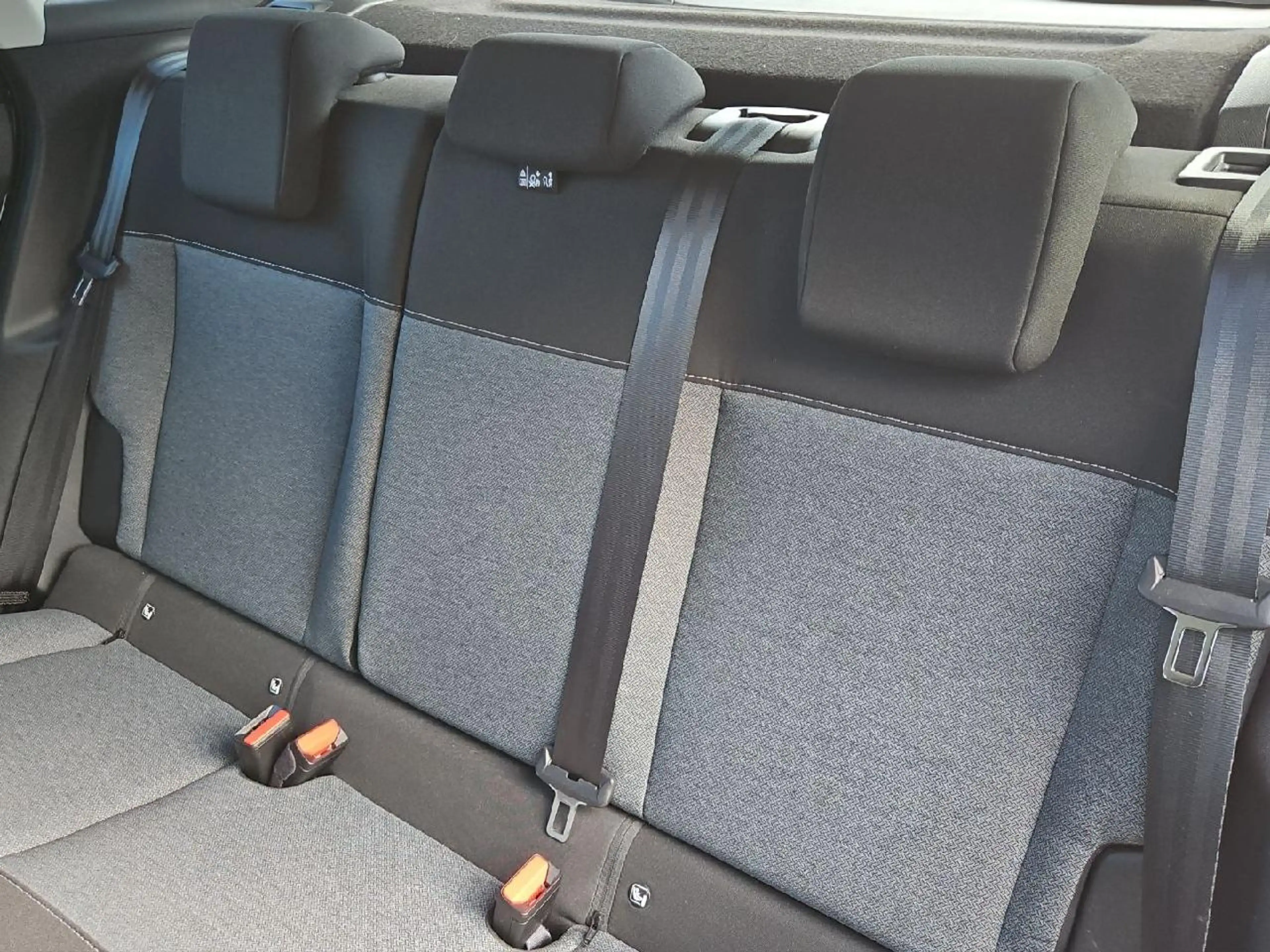 Citroen E-C4 Electric ë- Feel — photo 13