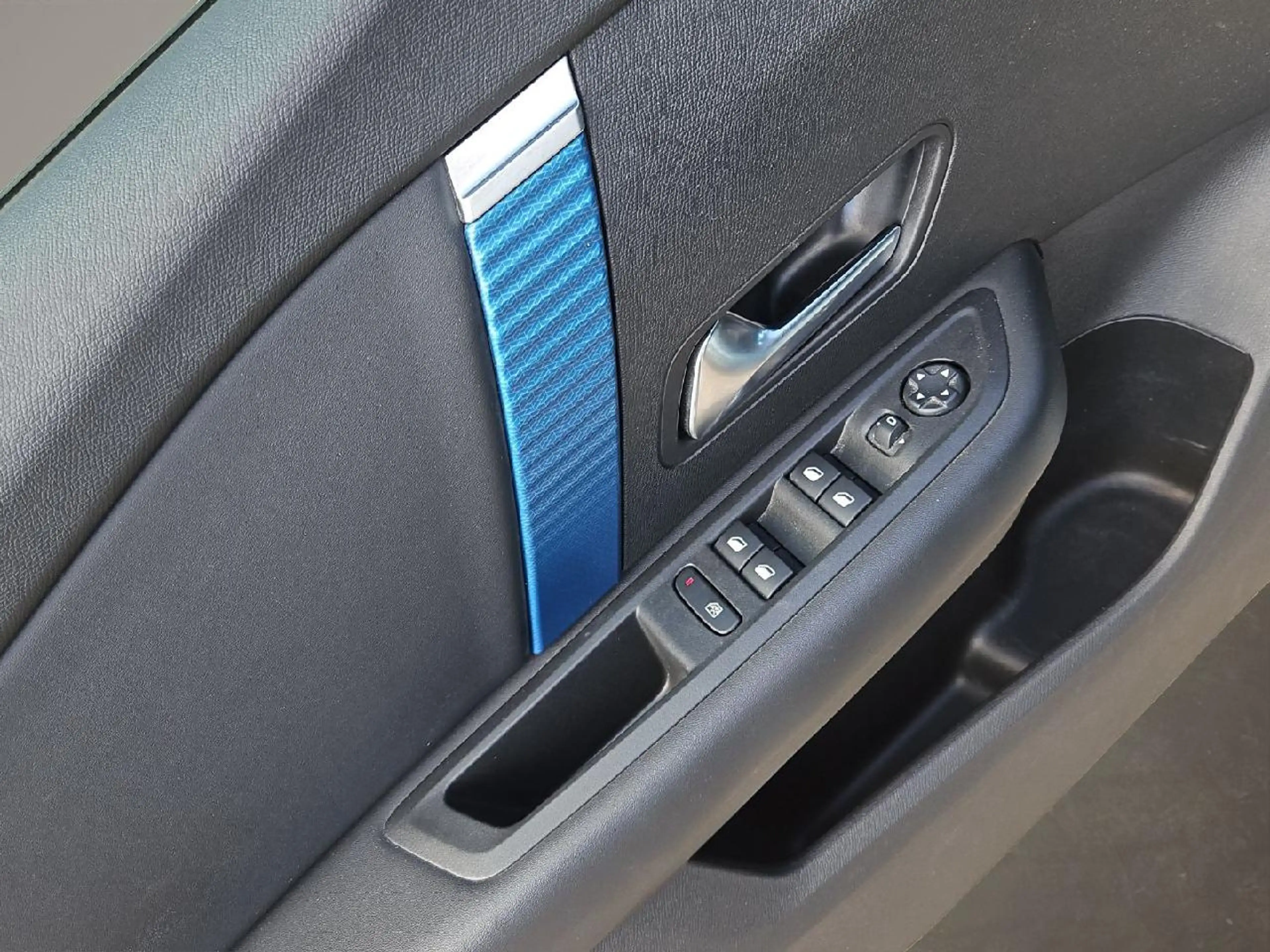 Citroen E-C4 Electric ë- Feel — photo 12